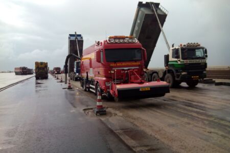 Wegdekreiniging op terminals.jpg