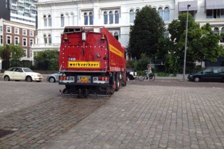 Mobiel reinigen van straatwerk.jpg