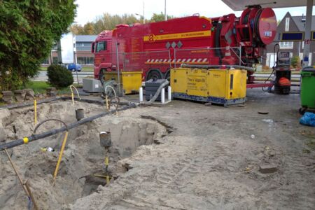 Tankreinigingsvoertuig voor reinigen ondergrondse benzinetank.jpg