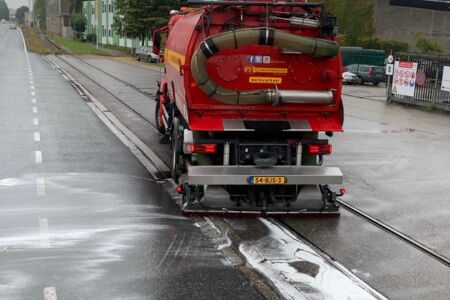 Inzet wegdekreiniger bij oliecalamiteit.jpg