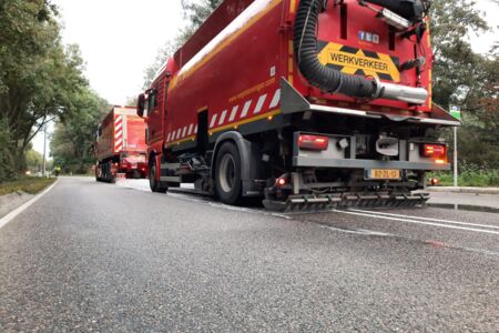 Wegdekreiniger 350 bar reinigingsfase bij loogspoor.jpg